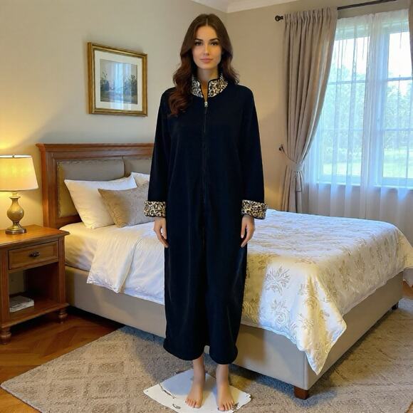 Maidenform Other - Women Sleep Robe Large Soft Fleece Nightgown Black Animal Print Zip Front Cozy